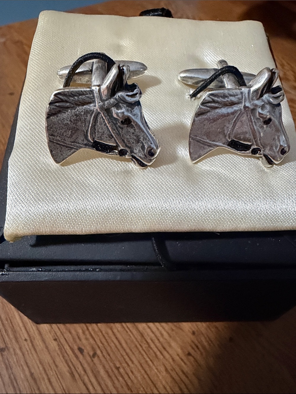 Men's Silver Horse Head Cufflinks - Classic Equestrian Accessory